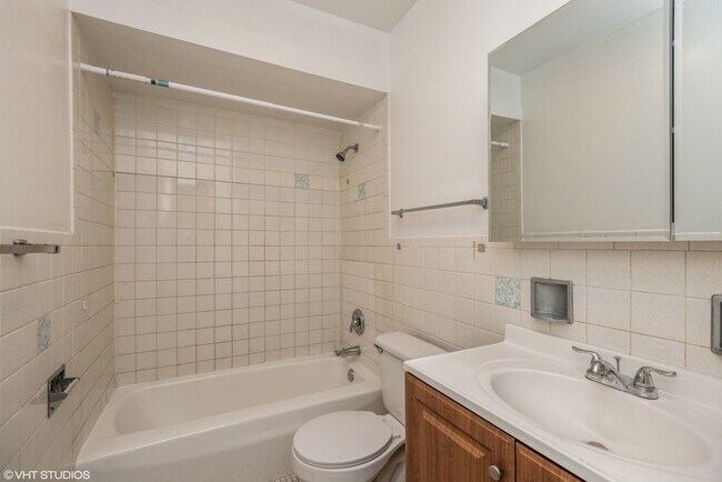 Photo - 2001 W Touhy Ave Unit 202