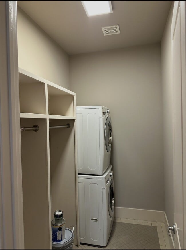 Photo - 905 W 15th 1/2 St