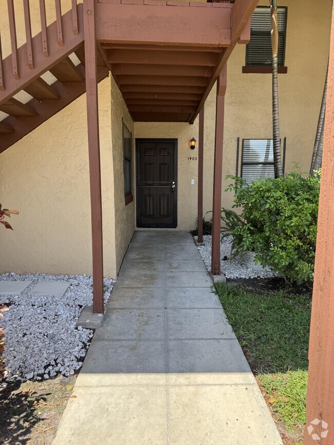 Building Photo - 1403 Lakeview Dr E Rental
