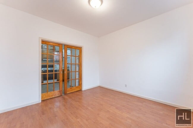 Photo - 41 STREET Unit 2L