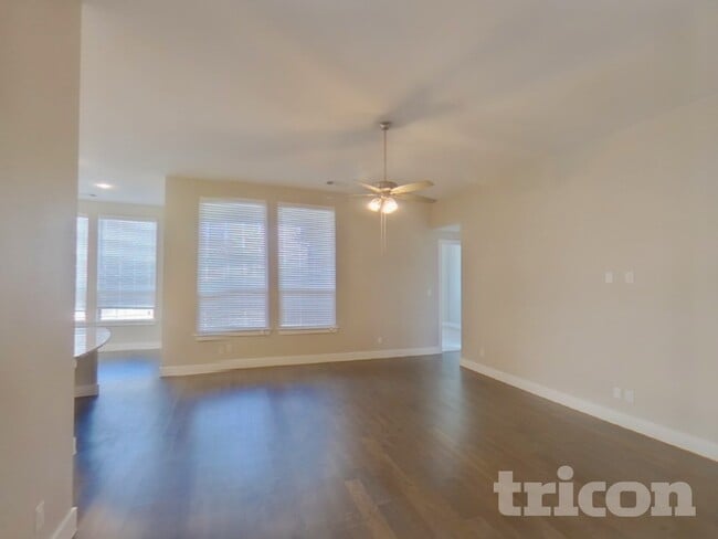 Photo - 1008 Faringdon Dr