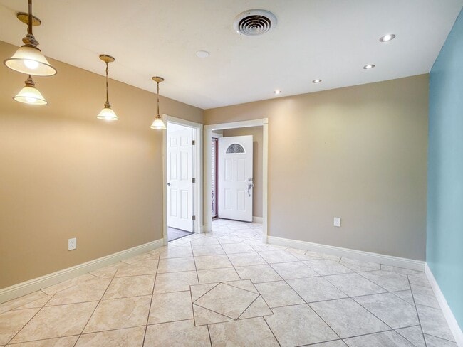 Photo - Roomy 5 Bedroom Home with Solar Panels