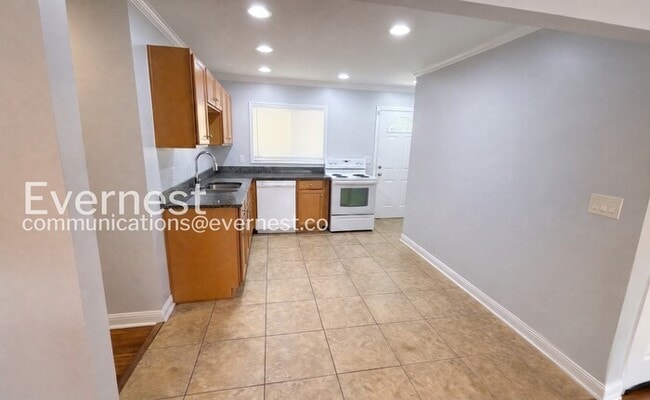 Photo - 2 Bed/1 Bath Home with Garage / Available Soon!