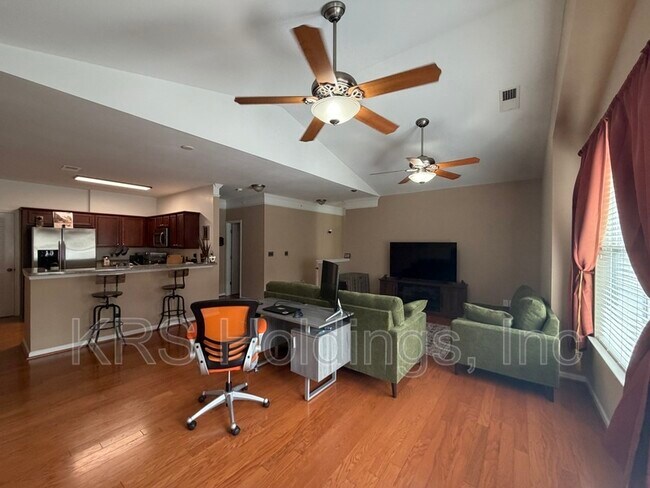 713 Windy Way Unit 103