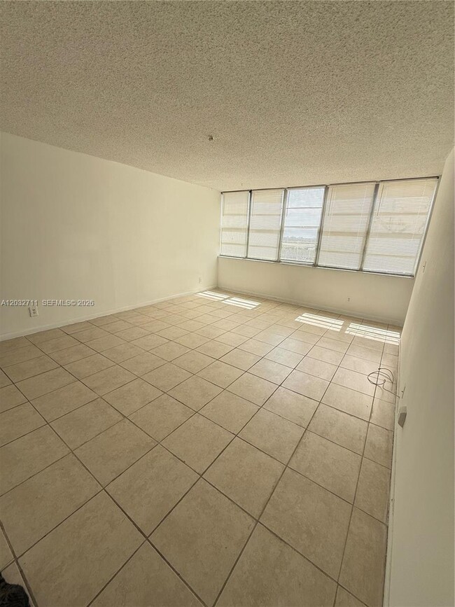 Photo - 2025 NE 164th St Unit 812