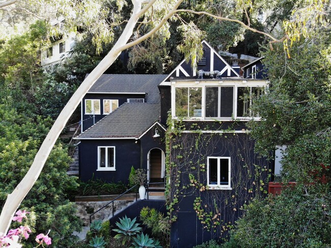 Stunning Tranquil Home in Laurel Canyon wi... - Stunning Tranquil Home in Laurel Canyon wi...