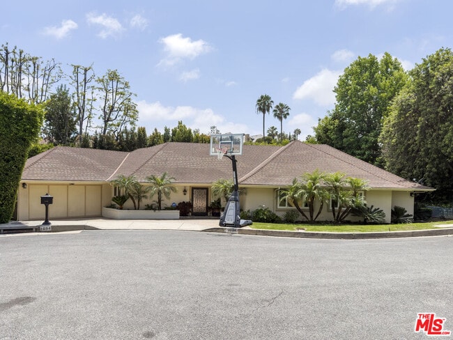 Photo - 1094 Garden Ln