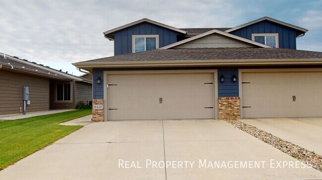Photo - 3 Bedroom 1.5 Bathroom Townhome w/ Double Stall Attached Garage on the West side of Sioux Falls