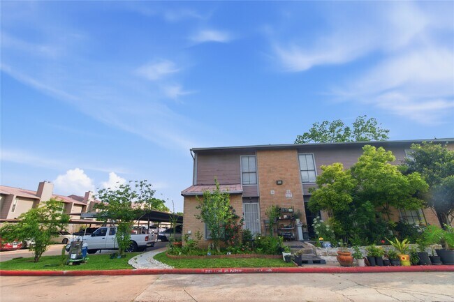 11000 Kinghurst Dr Unit 134