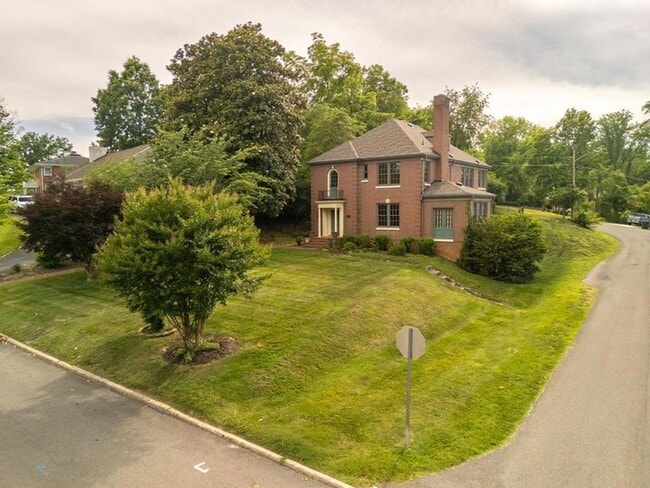 Photo - 290 Long Cres Dr