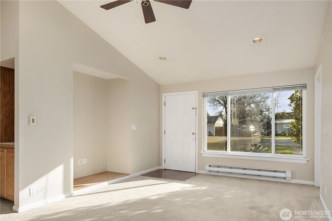 Photo - 5Bd/2Ba Shoreline House