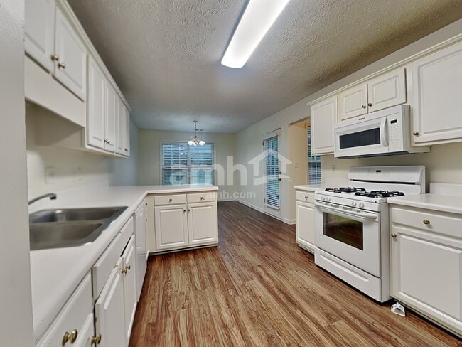 Photo - 1831 Green Oak Cir