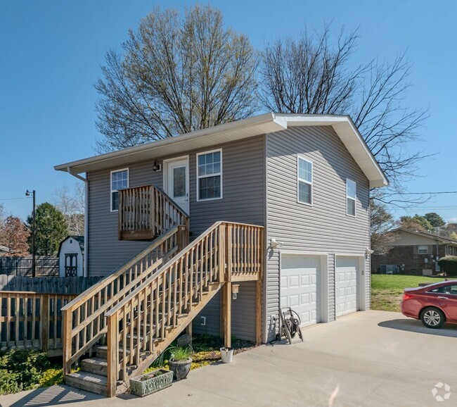 Building Photo - Knoxville 37923 - 2 bedroom 1 bath - call ... Rental