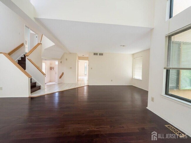 83 Sayre Dr