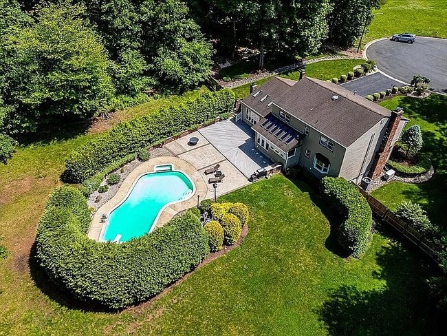 Photo - 9 King Arthurs Ct