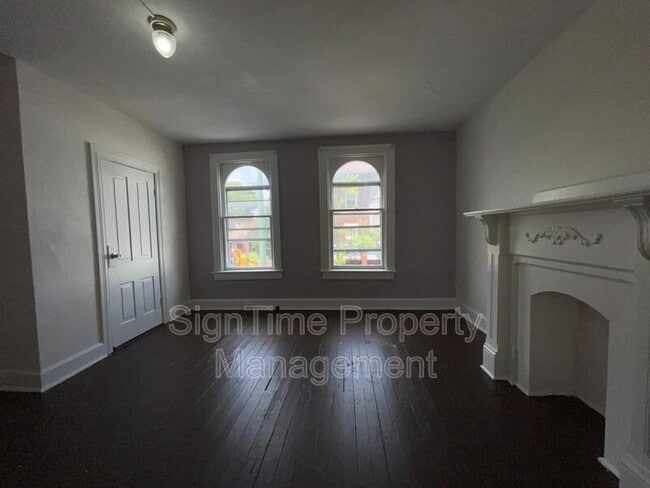 Photo - 111 E Washington St