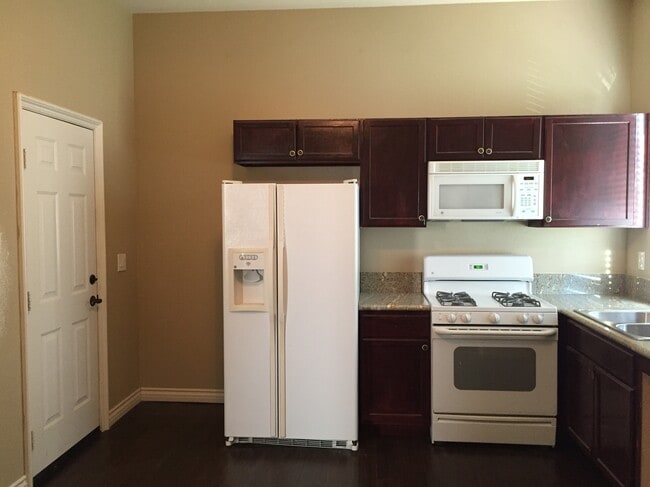 Building Photo - 16868 Ridge Cliff Dr Unit # A Rental