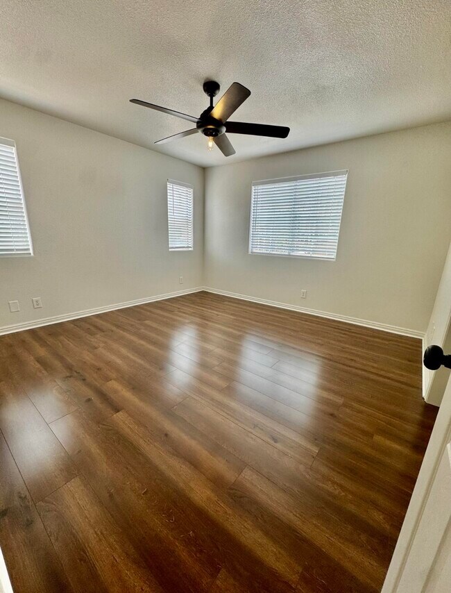 Photo - 1122 E 300 S