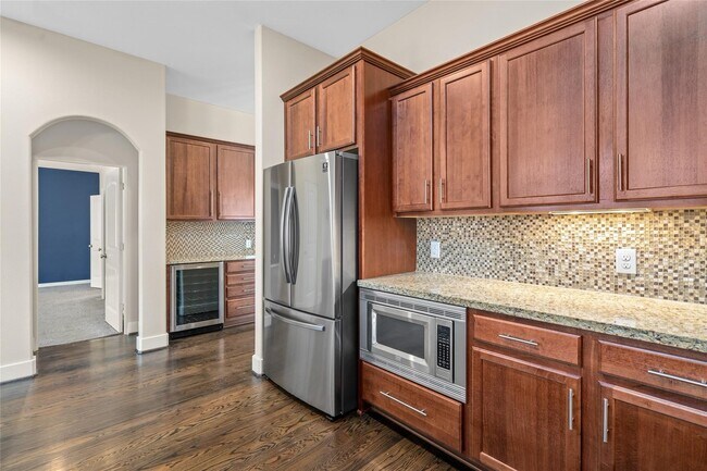 Photo - 6039 Yale St