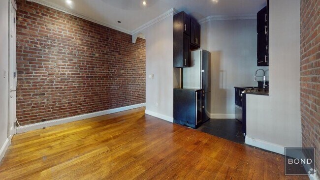 Building Photo - 724 Tenth Avenue Unit 3B Rental