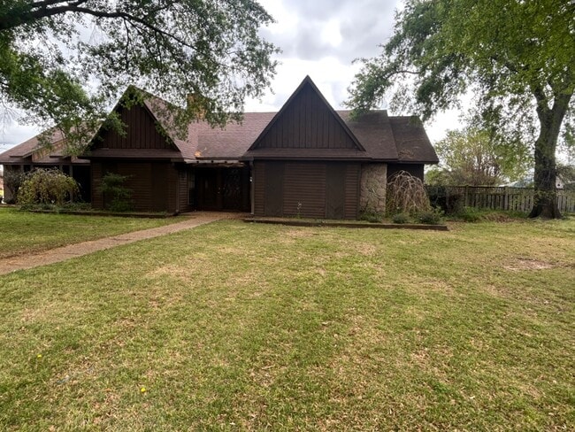 Building Photo - 628 Aubrey Cir S