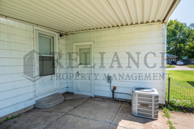 Photo - 5722 E Grand St
