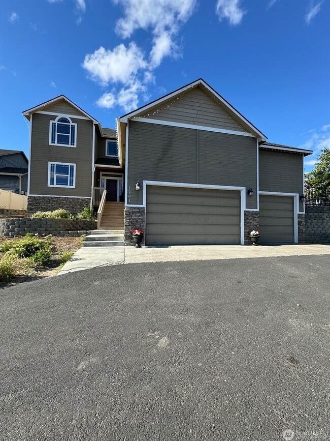Building Photo - 1801 S 76th Ave Rental