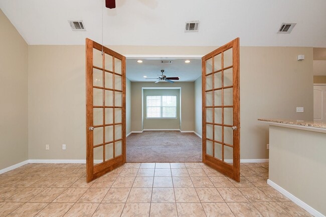 Photo - 1 Bed + 1 Bath - Spacious Floorplan close to A&M Unit RR214