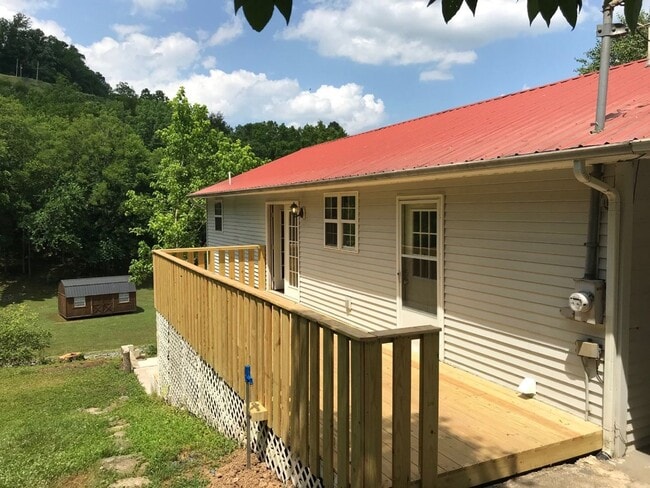 Photo - Spacious 3-Bedroom Home with Beautiful Views in Downtown Gainesboro