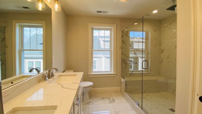 Photo - 211 West St