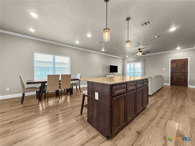 Photo - 1606 Black Kettle Trl