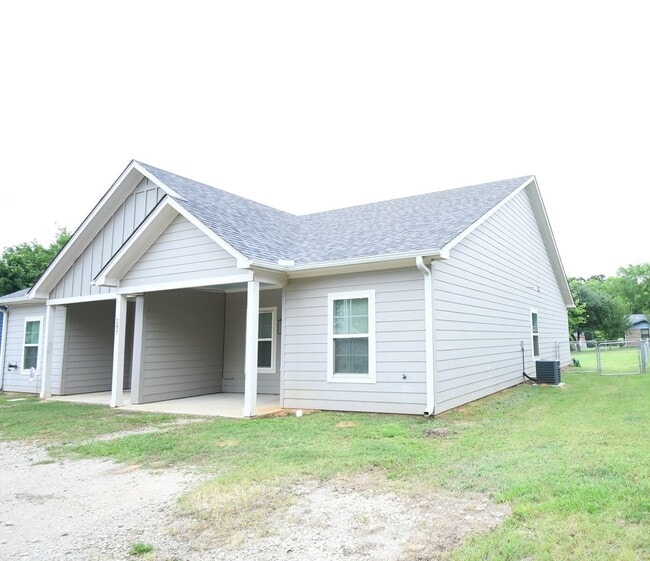 Photo - Gorgeous 3 Bedroom, 2 Bath Duplex in Arp