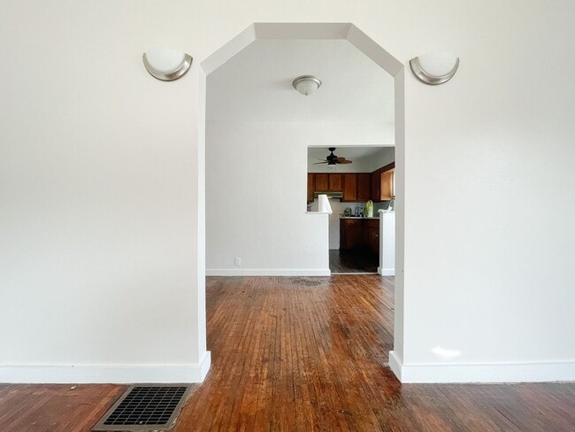 Photo - Cozy 2 Bedroom Home! Detached Garage! Large Backyard!