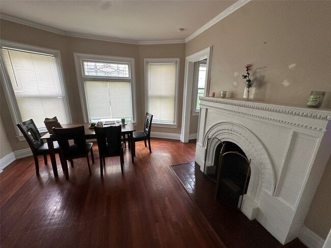 19 Edwards St