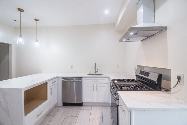 kitchen - 187-189 Littleton Ave Unit #1