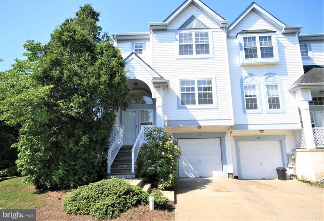 Photo - 4000 Quaker Ct Townhome