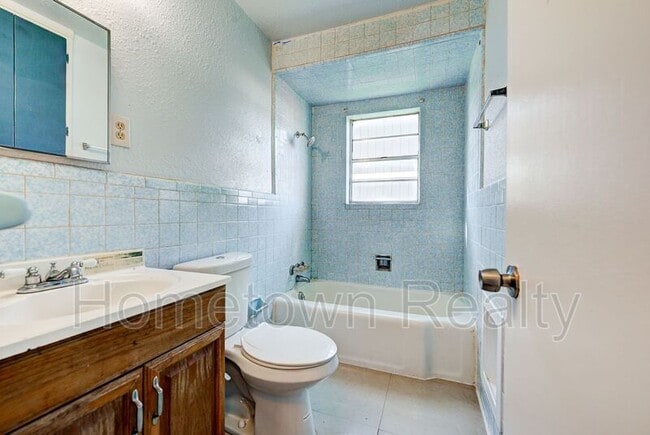 Photo - 412 Monroney Dr