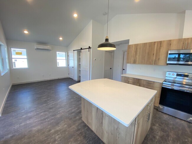 Photo - AVAILABLE July - 2 Bed/1 Bath Home in Perf...