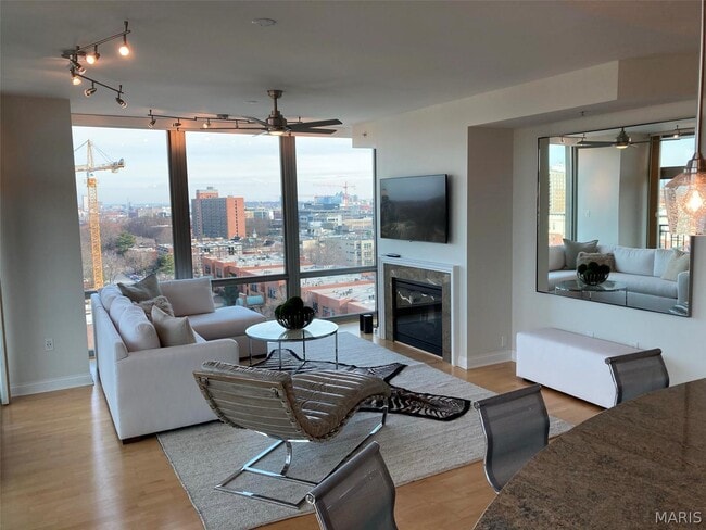 Photo - 4909 Laclede Ave Unit 1204