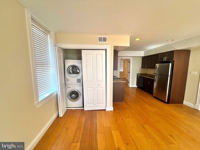 Photo - 1017 W Cross St