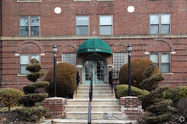 Exterior - Spruce Manor