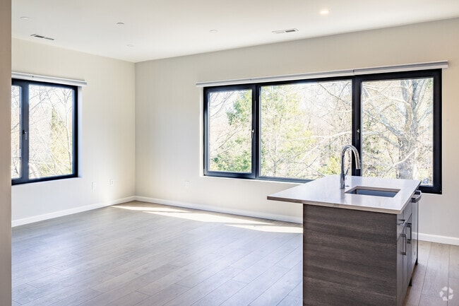 2BR, 2BA - 925SF - The Irving