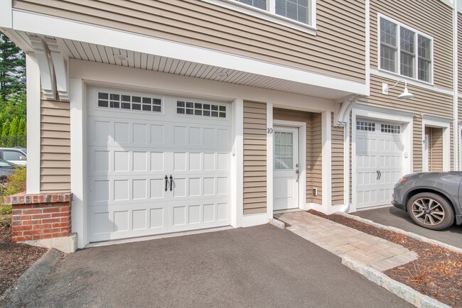 Photo - 777 N Main St