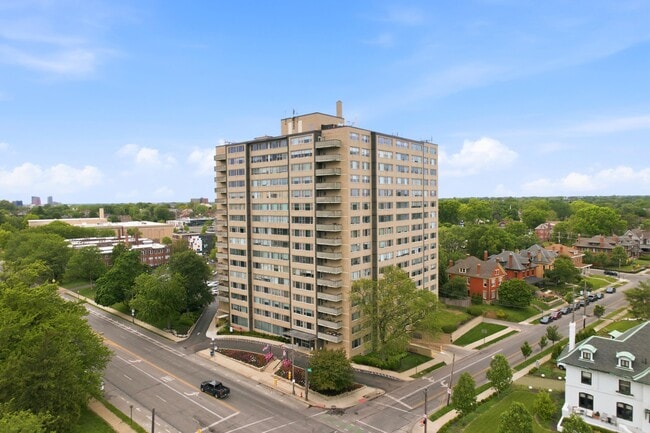 Building Photo - 1620 E Broad St Unit 402