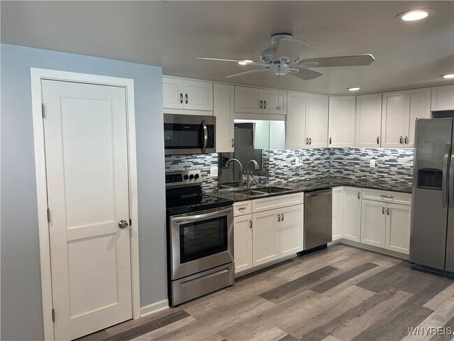 Photo - 186 Peppertree Dr