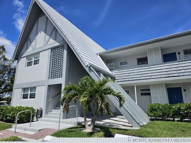 Building Photo - 2801 NE 33rd Ct Unit 101