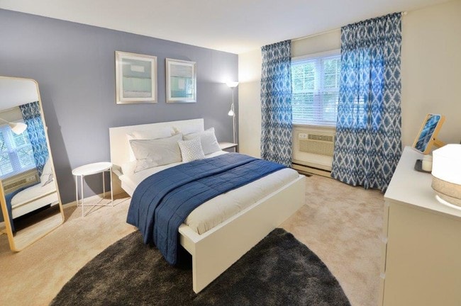 Kingswood Apartments & Townhomes