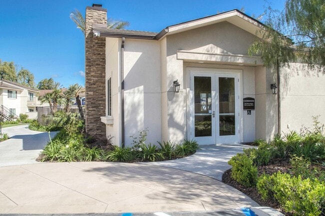 Photo - University Plaza