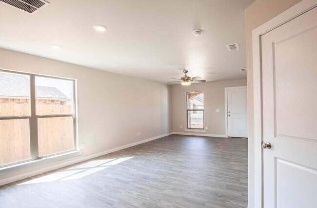 Photo - 14403 Avenue X