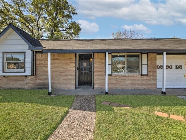 6223 Tiffany Dr